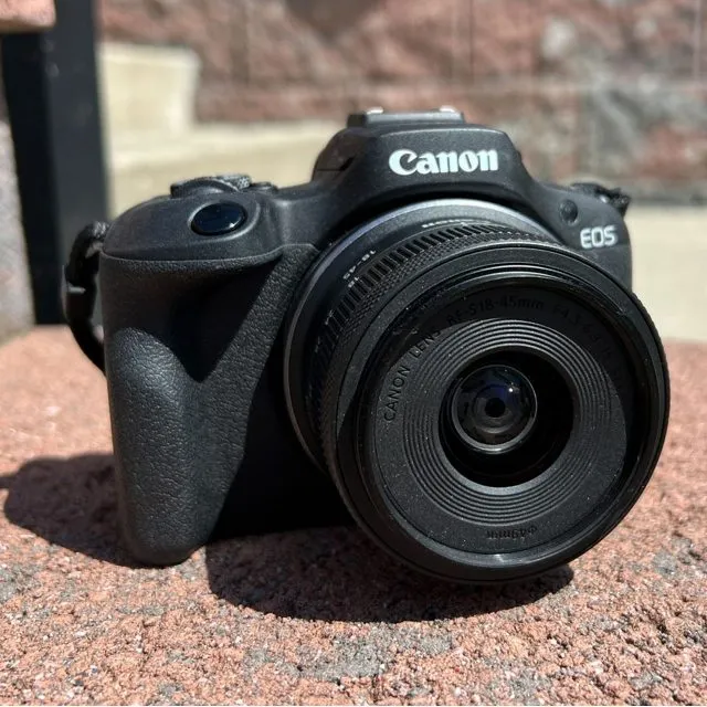 Canon EOS R100 Mirrorless Camera RF-S18-45mm F4.5-6.3 is STM Lens