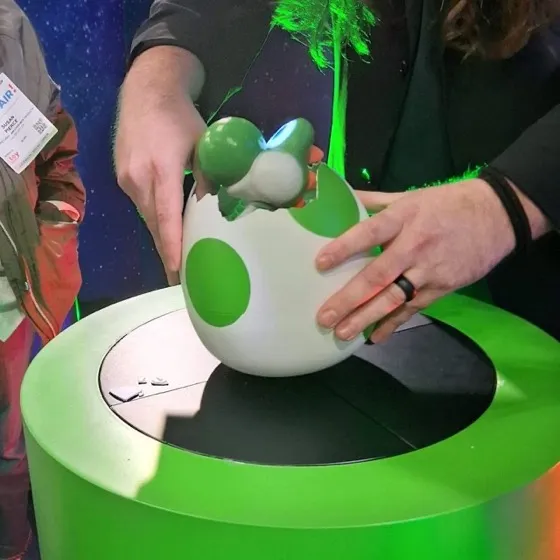 Hatchin’ Yoshi Interactive Toy