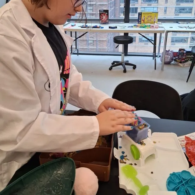 Kinetic Sand Sweet Station